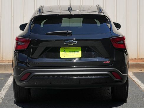 Used 2025 Chevrolet Trax RS FWD image 47
