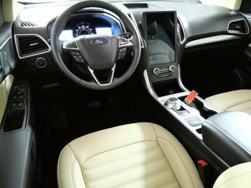 Certified 2024 Ford Edge SEL w/ Convenience Package AWD/4WD image 4