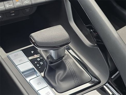 Used 2024 Hyundai Elantra Blue image 28