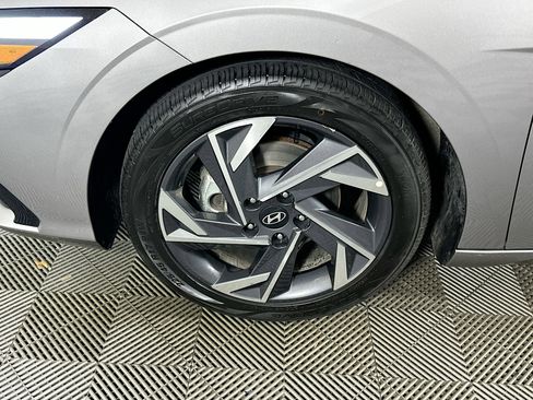 Used 2024 Hyundai Elantra Limited FWD image 11