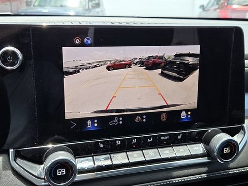 Used 2024 Chevrolet Colorado LT w/ LT Convenience Package III RWD image 23