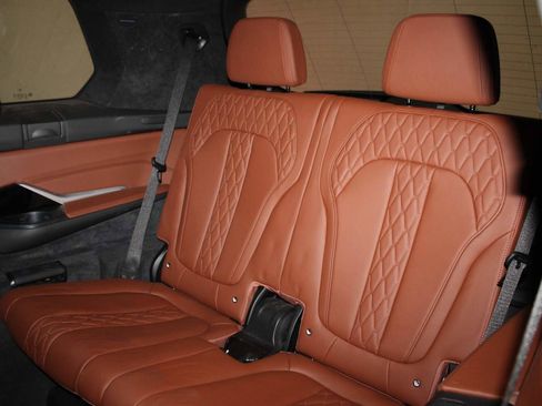 Certified 2023 BMW X7 xDrive40i w/ M Sport Package image 17