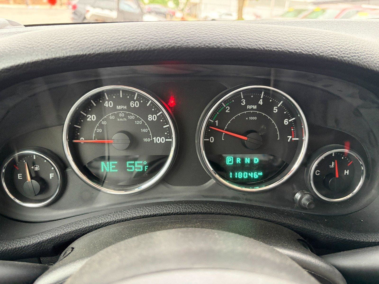 Used 2017 Jeep Wrangler Unlimited Sahara w/ Connectivity Group AWD/4WD image 11