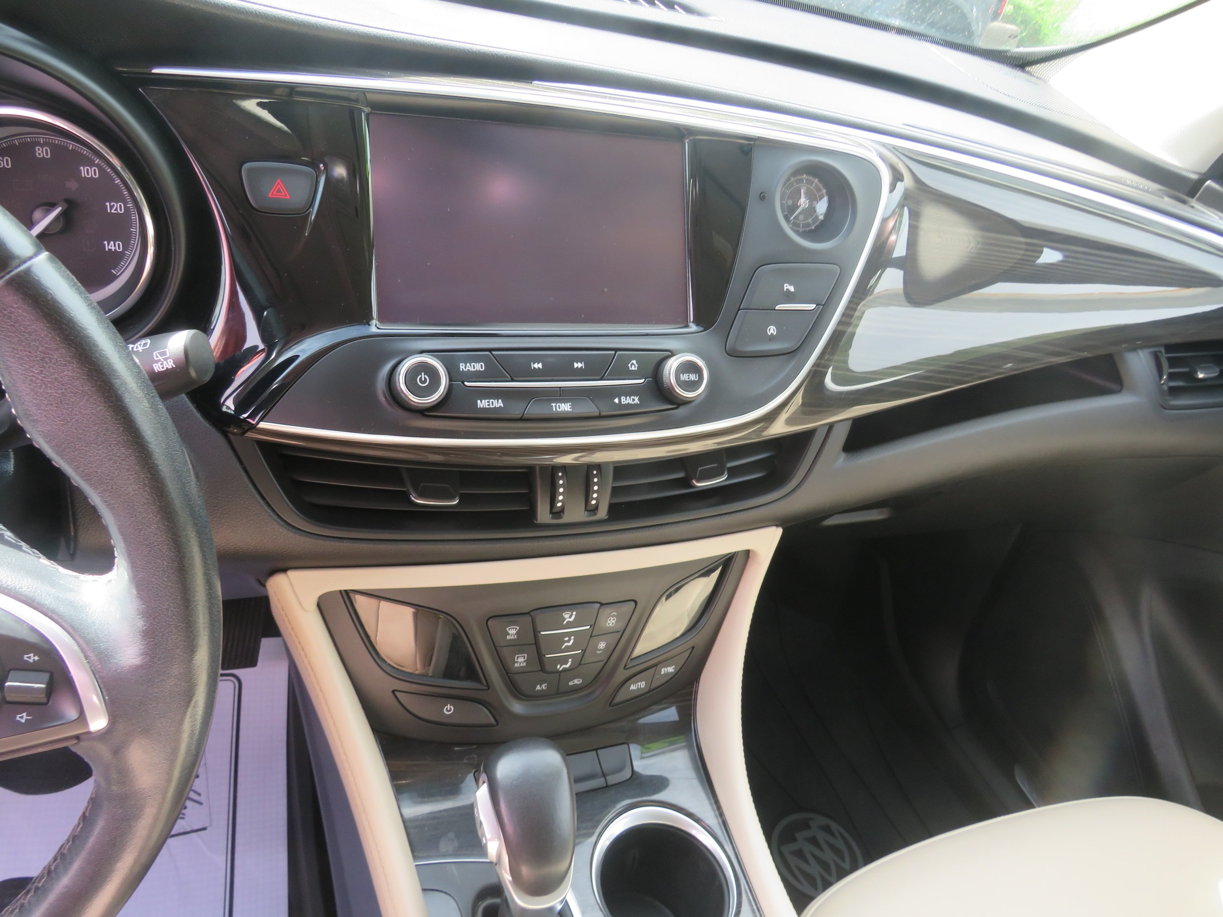 Used 2020 Buick Envision Essence AWD/4WD image 11