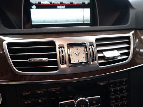 Used 2014 Mercedes-Benz E 350 4MATIC Sedan image 37