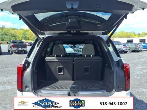 Used 2023 Cadillac XT6 Premium Luxury image 11