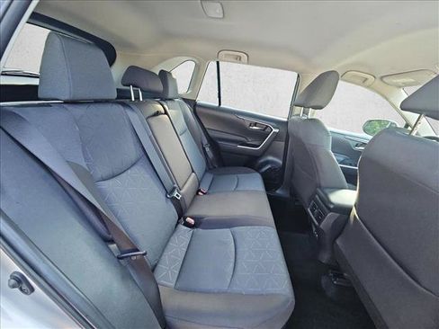 Used 2025 Toyota RAV4 XLE AWD/4WD image 19