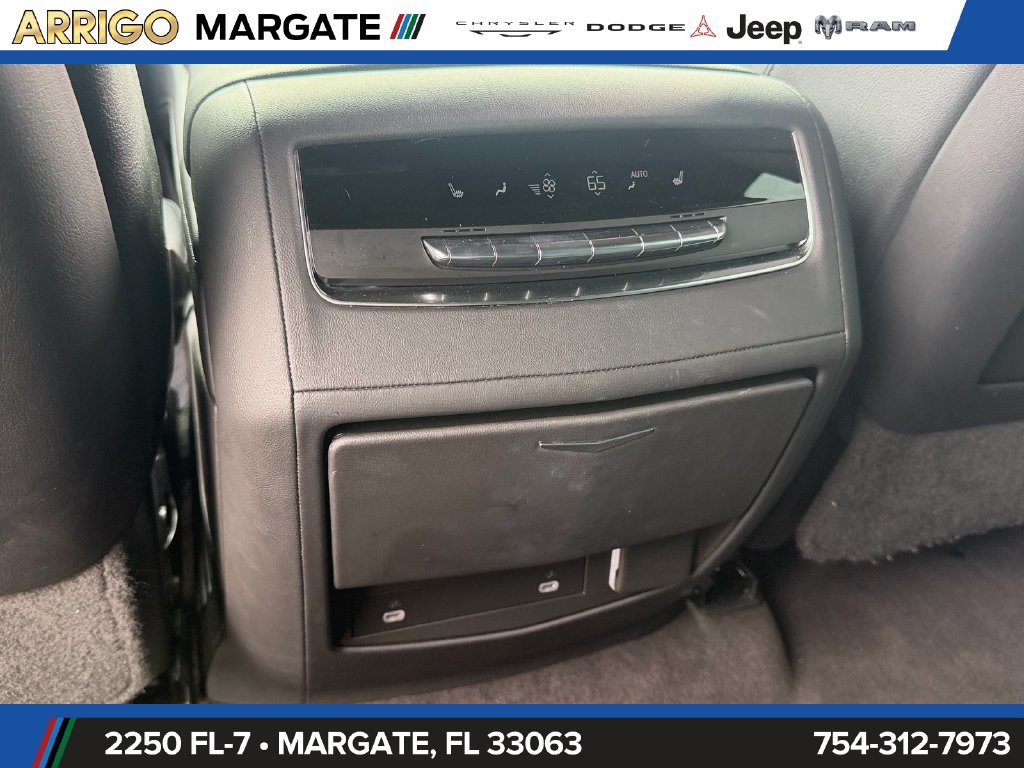 Used 2023 Cadillac Escalade ESV Luxury RWD image 13
