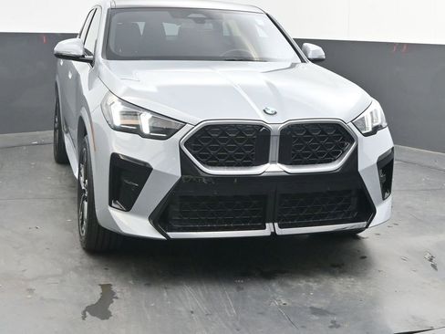 Certified 2024 BMW X2 xDrive28i w/ M Sport Package image 2