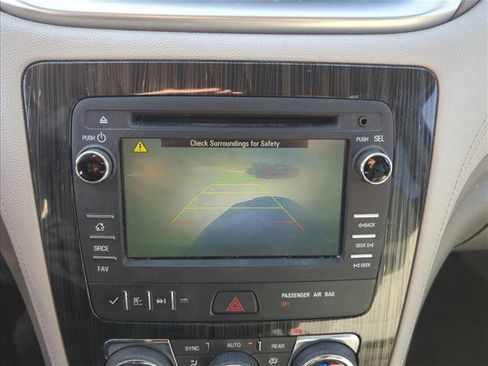 Used 2017 Chevrolet Traverse LT image 17