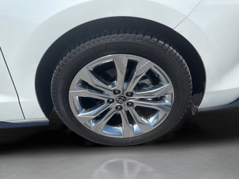 Used 2022 Toyota Sienna Platinum FWD image 37