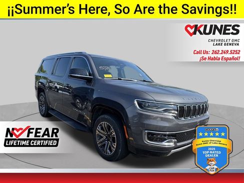 Used 2024 Jeep Wagoneer L Series II w/ Flexible Seating Group AWD/4WD image 1