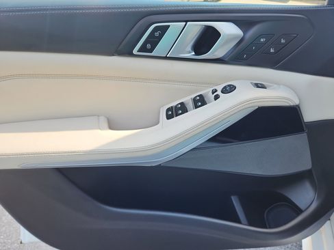 Used 2020 BMW X5 M50i w/ Executive Package image 26