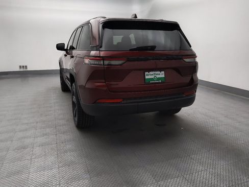 Used 2023 Jeep Grand Cherokee Altitude AWD/4WD image 6