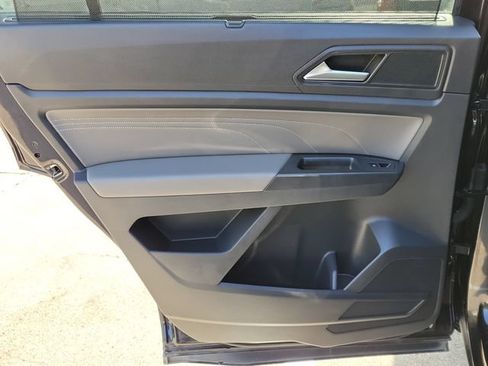 Used 2023 Volkswagen Atlas SEL AWD/4WD image 16