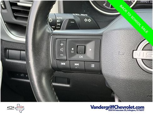 Used 2025 Nissan Rogue SV FWD image 13