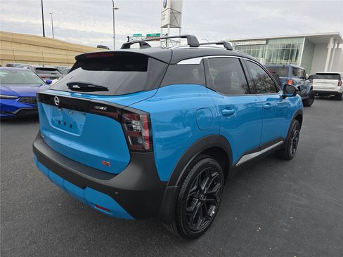 Used 2025 Nissan Kicks SR image 3