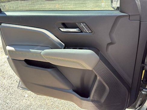 Used 2026 Chevrolet Colorado ZR2 w/ Midnight Edition AWD/4WD image 8