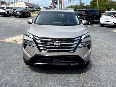Used 2024 Nissan Rogue Platinum w/ Platinum Premium Package image 2