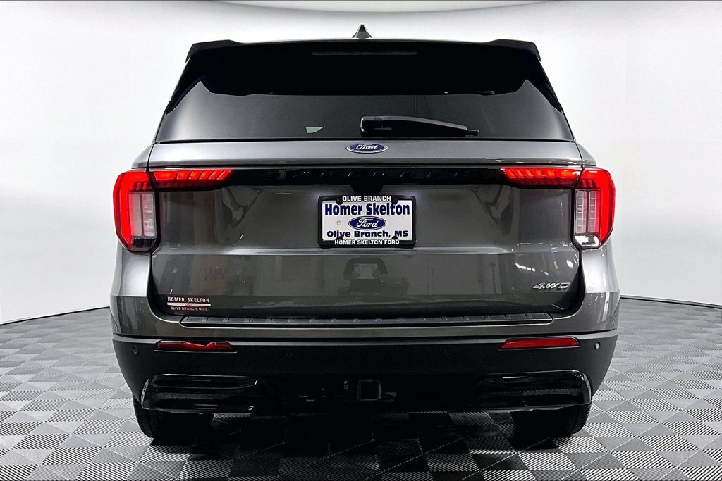 Used 2025 Ford Explorer ST-Line w/ ST-Line Street Pack AWD/4WD image 4