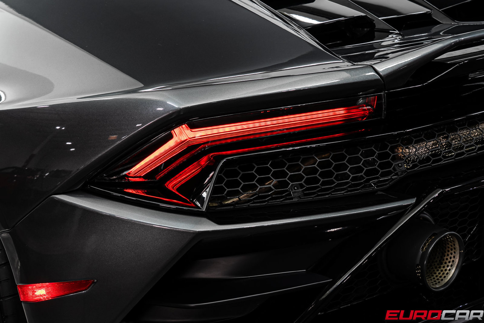 Used 2021 Lamborghini Huracan EVO RWD image 23