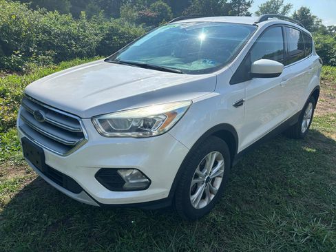 Used 2017 Ford Escape SE w/ Equipment Group 201A AWD/4WD image 1