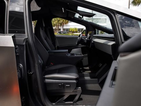 Used 2025 Tesla Cybertruck AWD Crew Cab image 12
