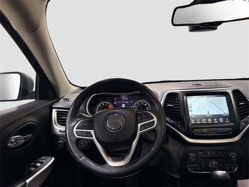 Used 2018 Jeep Cherokee Trailhawk w/ Quick Order Package 27L image 25