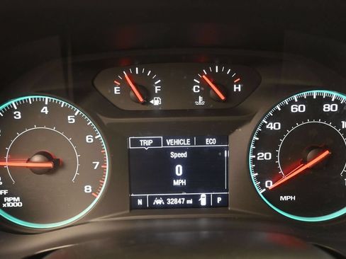 Used 2024 Chevrolet Traverse LT FWD image 13