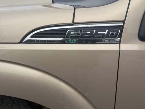 Used 2011 Ford F250 Lariat w/ Lariat Interior Pkg image 2