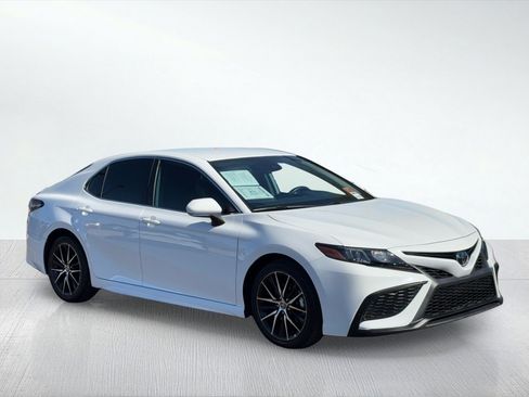 Used 2022 Toyota Camry SE w/ Carpet Mat Package (TMS) image 8