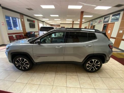 Used 2023 Jeep Compass Limited AWD/4WD image 2