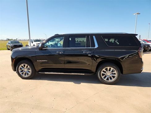 New 2026 Chevrolet Suburban Premier image 2