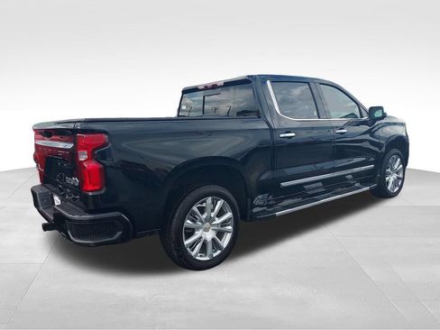 Used 2024 Chevrolet Silverado 1500 High Country w/ High Country Premium Package AWD/4WD image 5