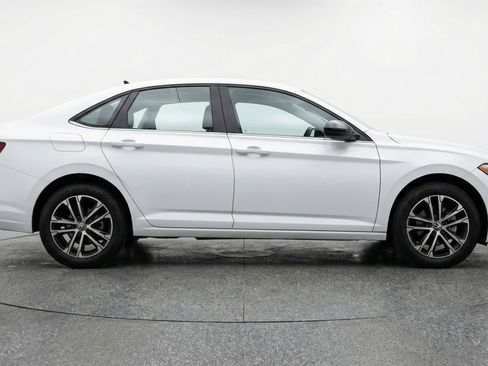 Used 2025 Volkswagen Jetta Sport FWD image 11