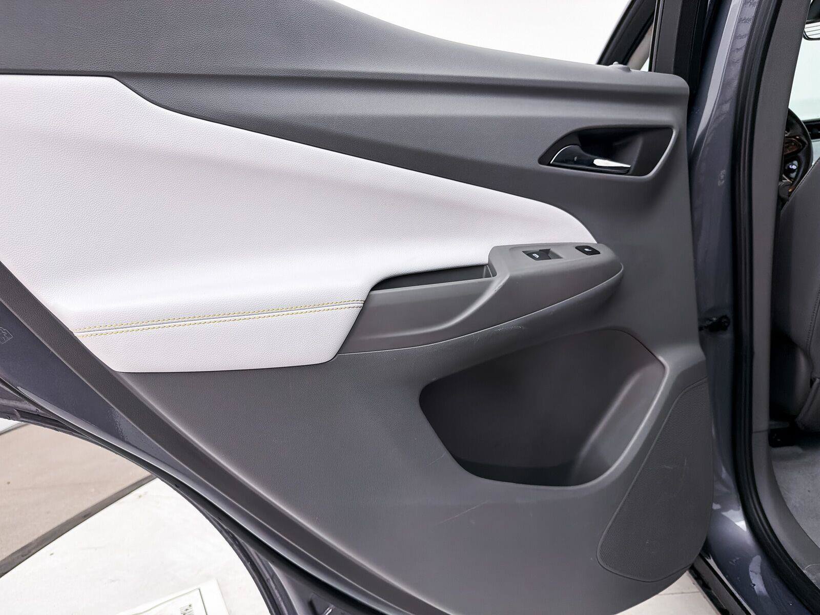 Used 2023 Chevrolet Bolt EUV Premier w/ Sun & Sound Package FWD image 26