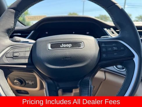 Used 2023 Jeep Grand Cherokee Limited w/ Trailer Tow Prep Group (B) AWD/4WD image 18