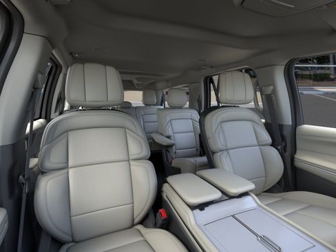 New 2026 Lincoln Navigator L Premier image 10