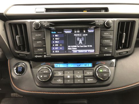 Used 2016 Toyota RAV4 SE image 19