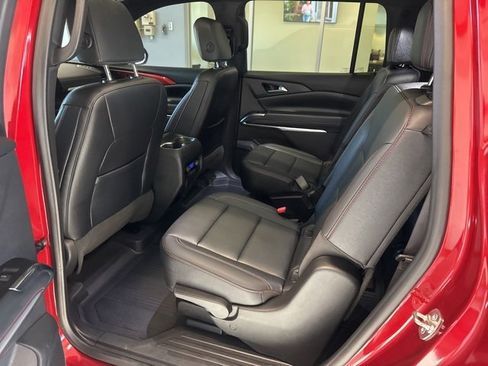 Used 2024 Chevrolet Traverse Z71 image 16