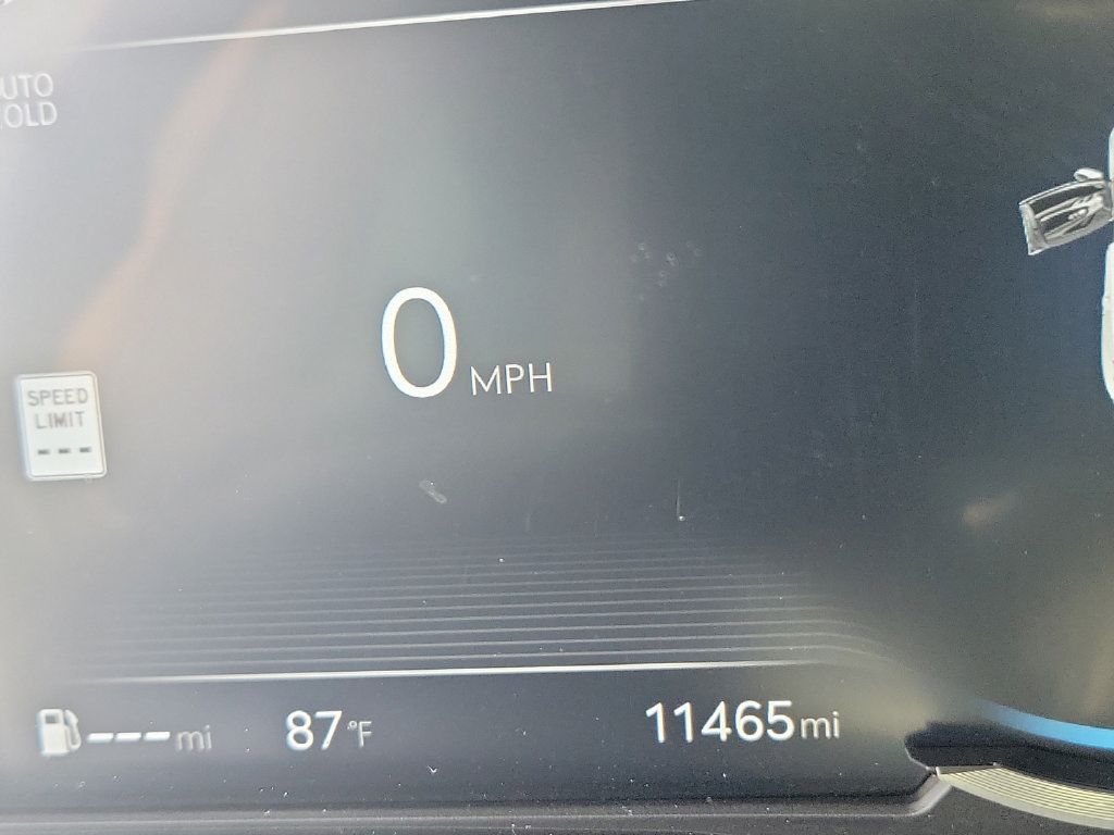 Used 2025 Genesis G70 2.5T RWD image 31
