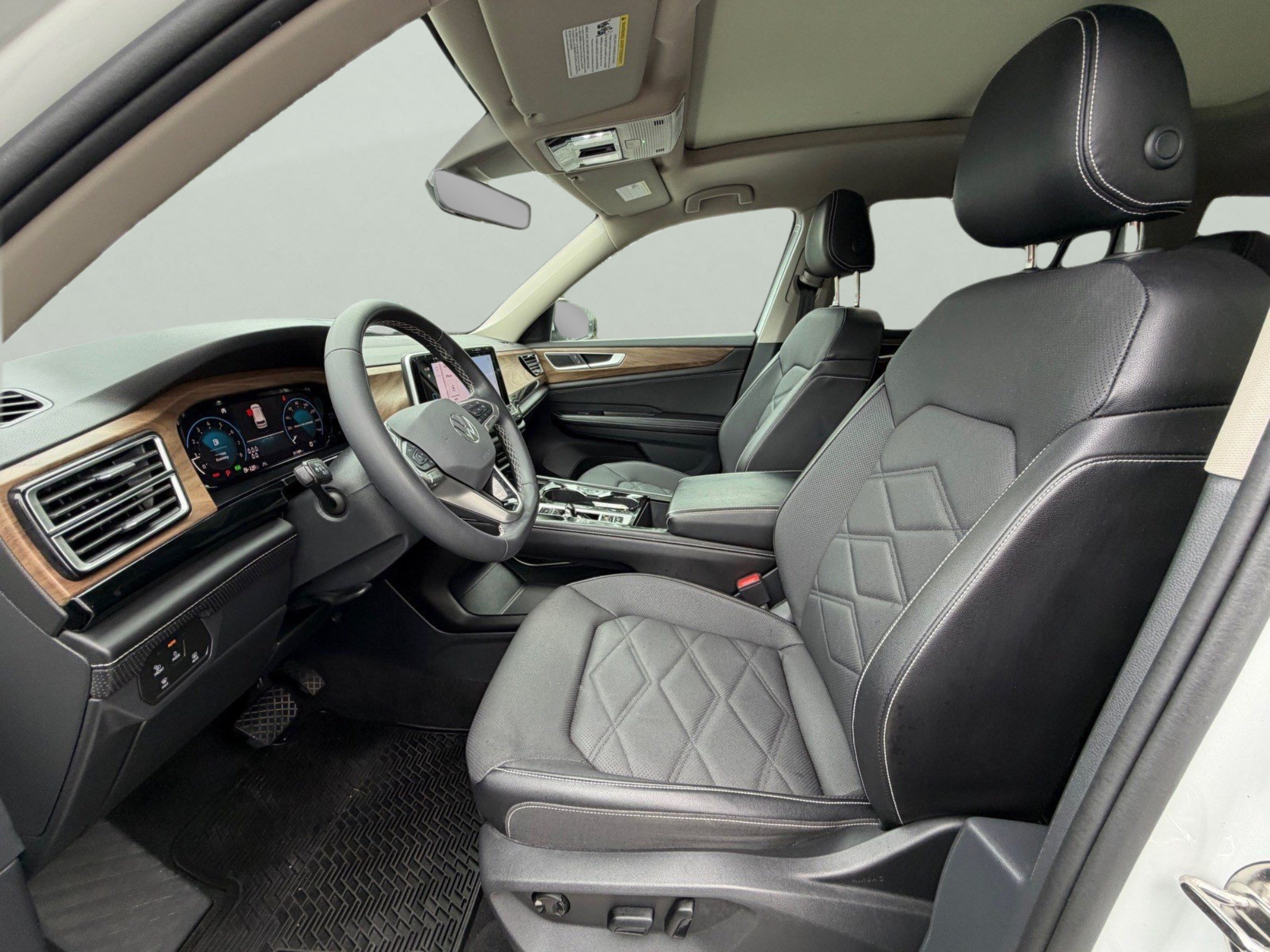 Used 2024 Volkswagen Atlas SE FWD image 13