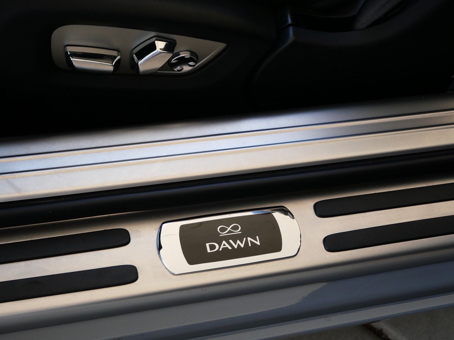 Certified 2018 Rolls-Royce Dawn RWD image 9
