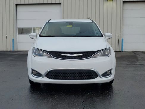 Used 2018 Chrysler Pacifica Touring Plus image 2