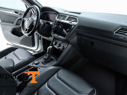 Used 2021 Volkswagen Tiguan SEL Premium R-Line image 33