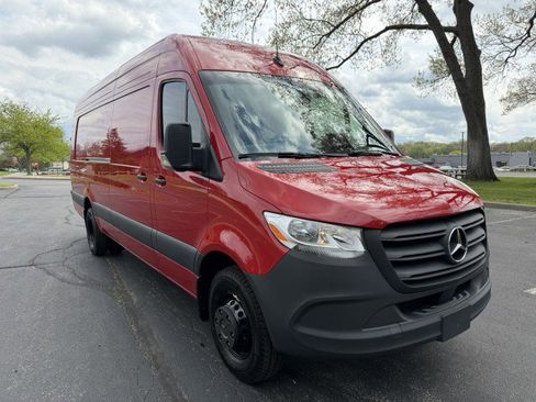 Used 2025 Mercedes-Benz Sprinter 3500 image 2