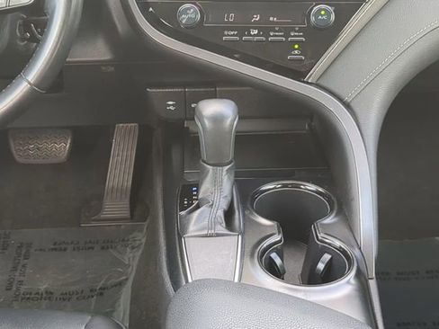 Used 2019 Toyota Camry SE FWD image 18