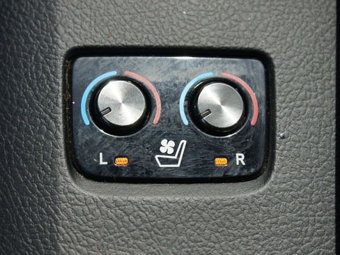 Used 2013 Toyota Avalon Limited FWD image 9
