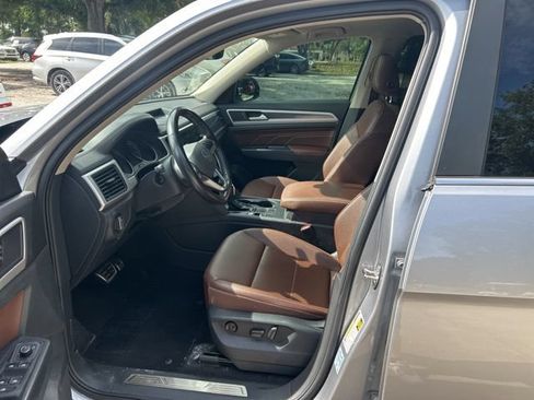 Used 2021 Volkswagen Atlas SE w/ Panoramic Sunroof Package FWD image 5