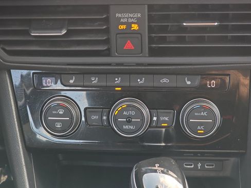 Used 2024 Volkswagen Jetta SE image 9